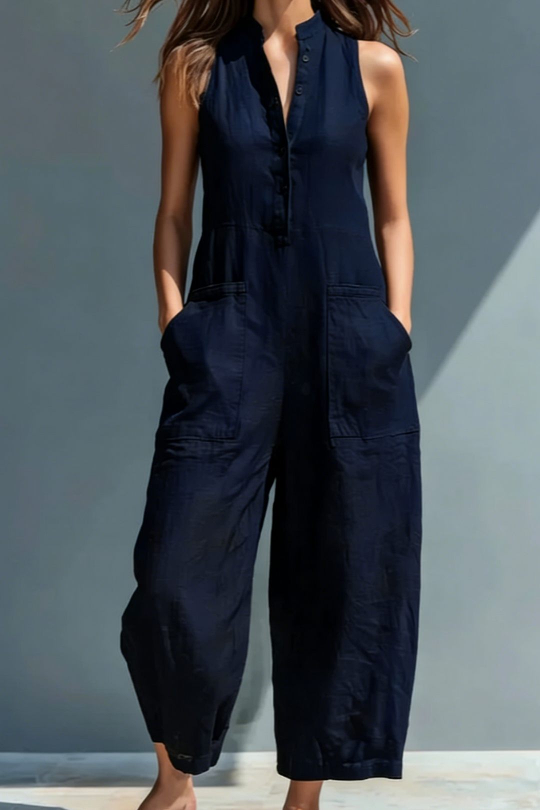 Amelia | Mono de lino negro con cuello alto